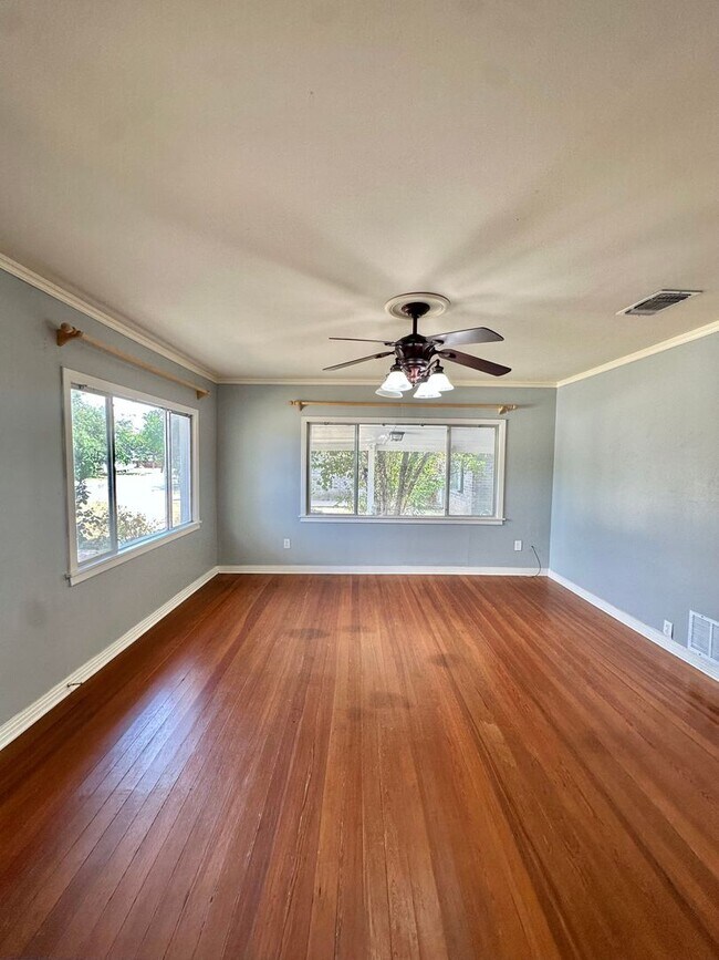 Foto del edificio - 1605 Kenwood Dr