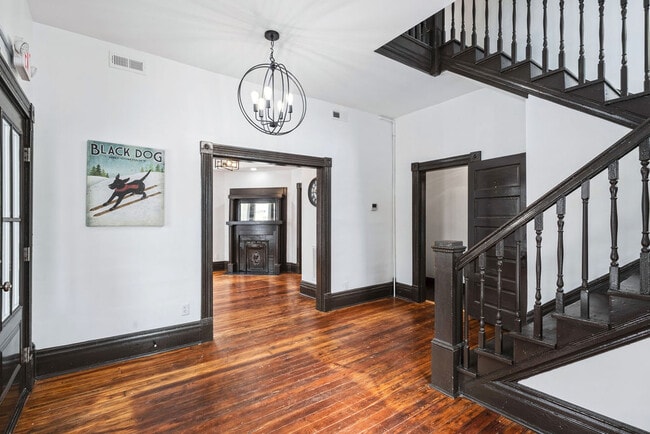 Foto del edificio - 205 Broadway St