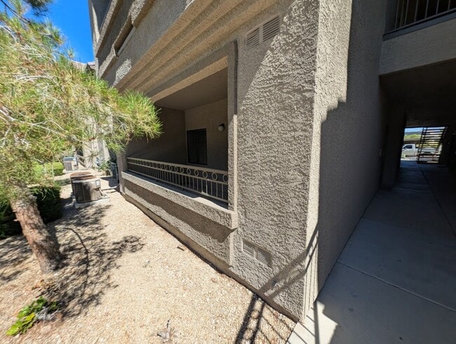 Building Photo - 8250 N Grand Canyon Dr