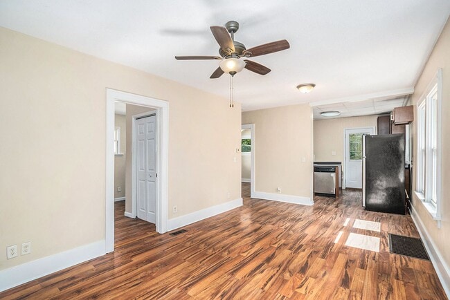 Building Photo - $1350 Eastwood 2-Bed/1-Bath Ranch, Basement, Large, Fenced yard - Ask about our no security depos...