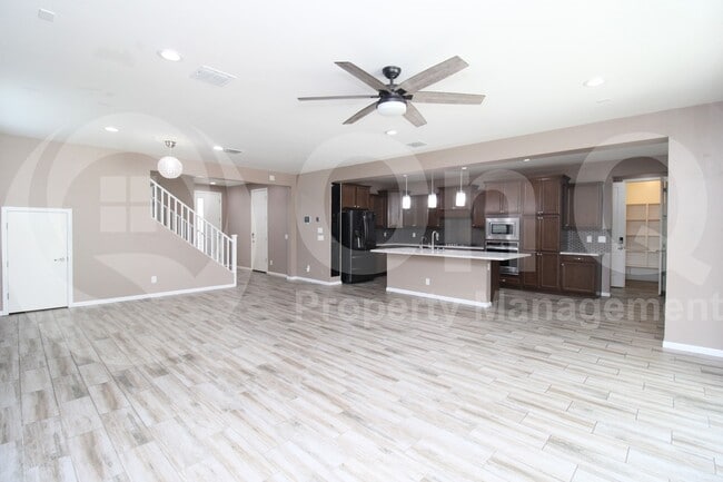Building Photo - 3080 S Jasmine Dr