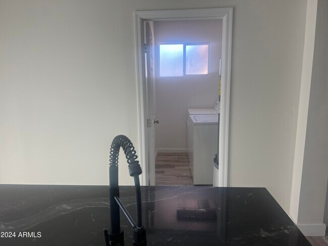 Foto del edificio - 3125 E Oak St