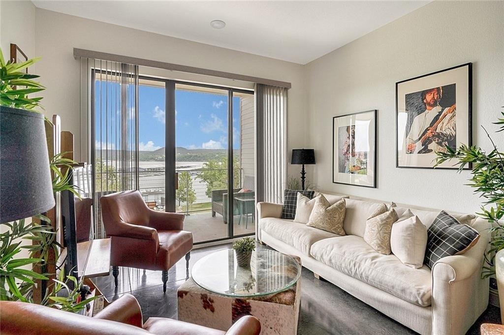Foto principal - 16100 Lake Travis Dr