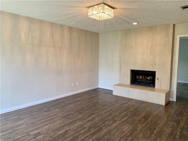 Foto del edificio - 2406 Stirrup Dr