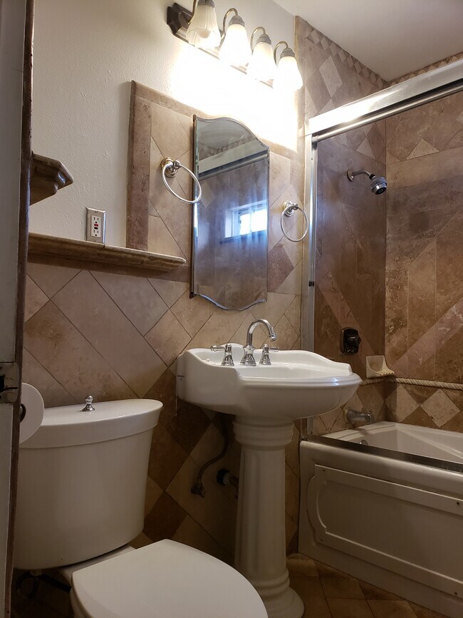 Building Photo - 2222 Barbour Ct