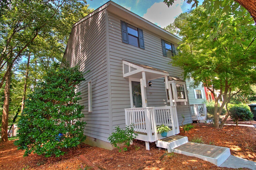 Primary Photo - Cozy end unit townhome in a prime location...