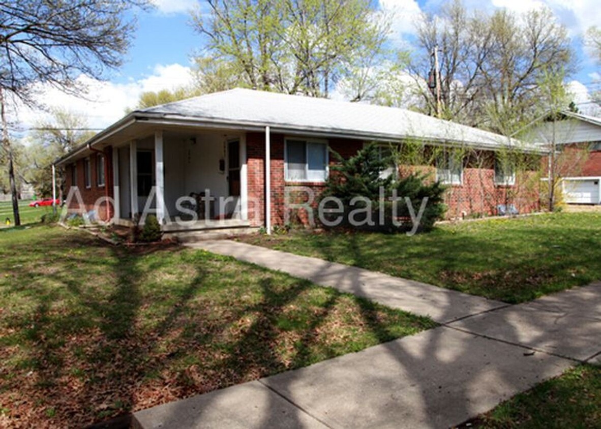 Foto principal - North Overland Park Duplex-Available in MA...