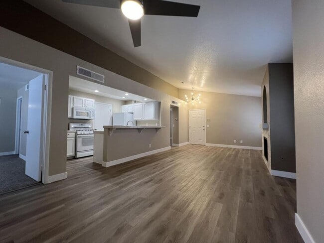 Building Photo - 7570 W Flamingo Rd