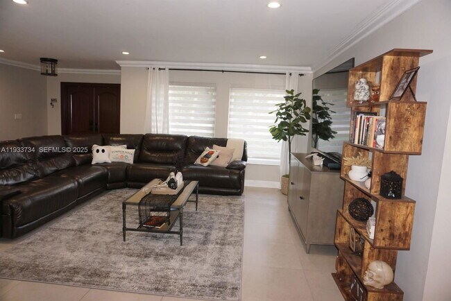 Foto del edificio - 10350 SW 16th St