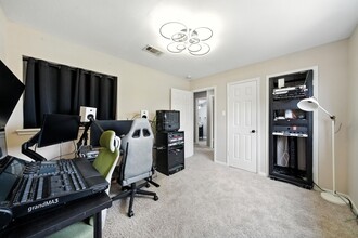 Building Photo - 13310 Ravensway Dr