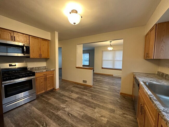 Building Photo - 6301 W Lakefield Dr