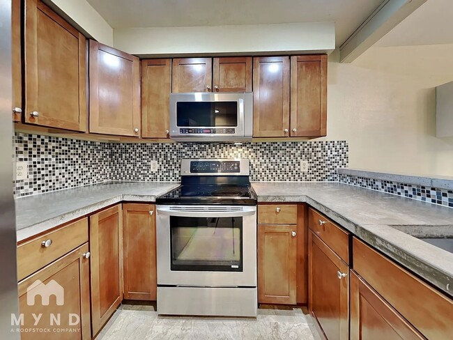 Building Photo - 2002 S Helena St