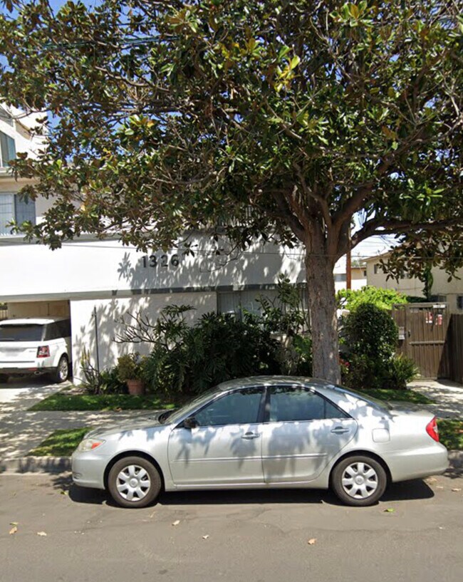 GATED ENTRY - 1326 S Saltair Ave