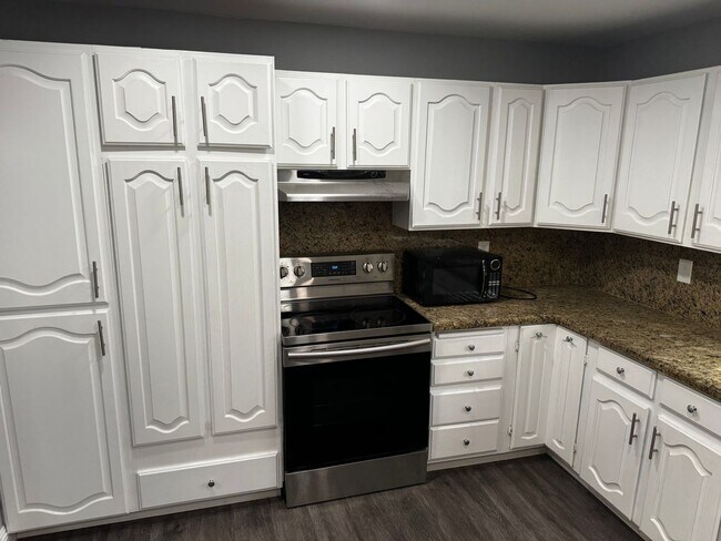 Foto del edificio - Downtown Single Story – Complete Remodel - Single Story - yr1942