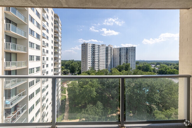 2BR, 2BA - 1,150SF - Patio - Enclave Silver Spring