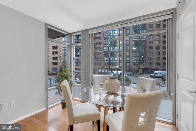 Foto del edificio - 440 L St NW