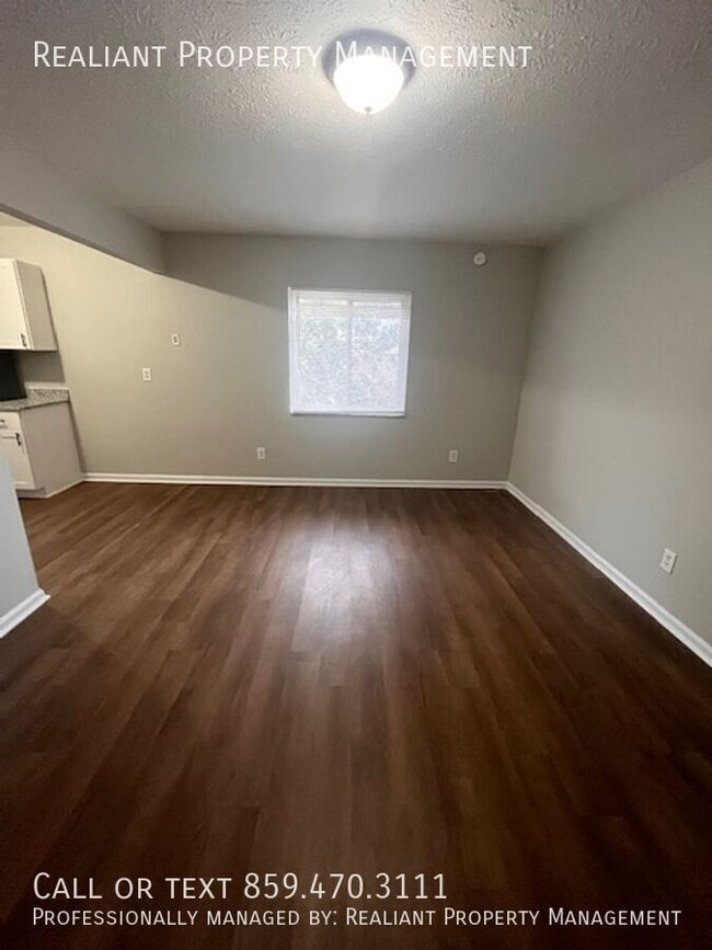 Building Photo - 208 Lakeshore Dr