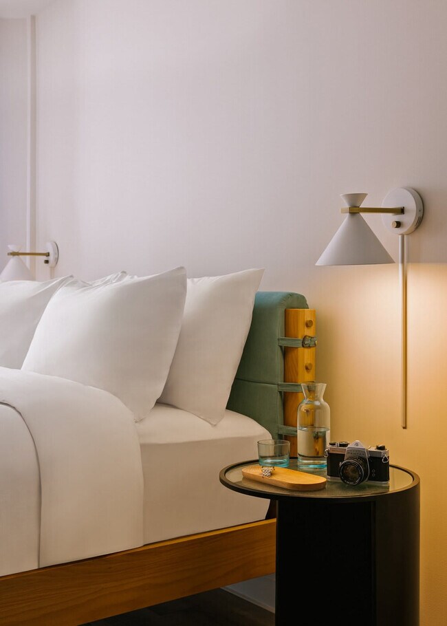 Building Photo - 77 9th St E