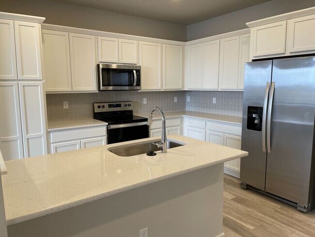 Building Photo - 5759 Champlain Dr
