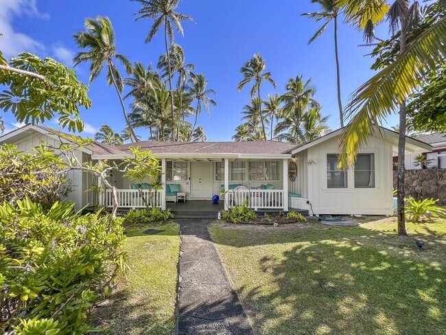 Foto del edificio - Peaceful Oceanfront Home Near Downtown Kai...