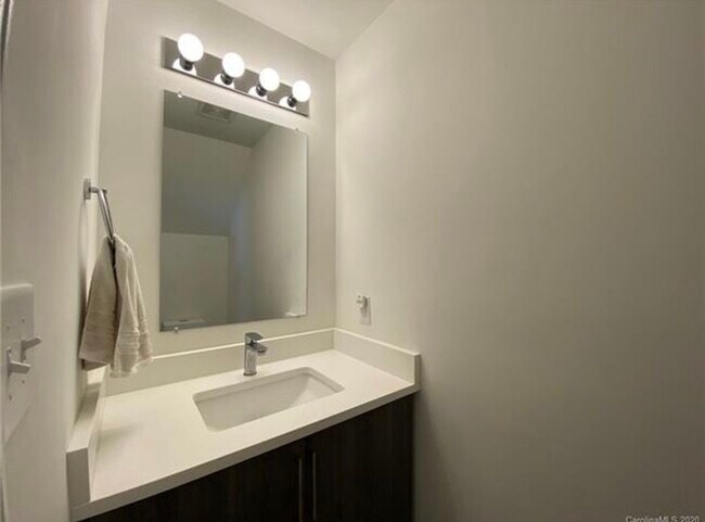 Foto del edificio - 1537 Briar Creek Rd