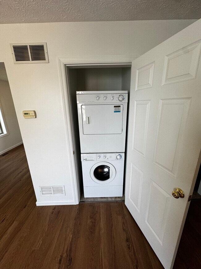 Foto del edificio - 861 E Saint Johns St