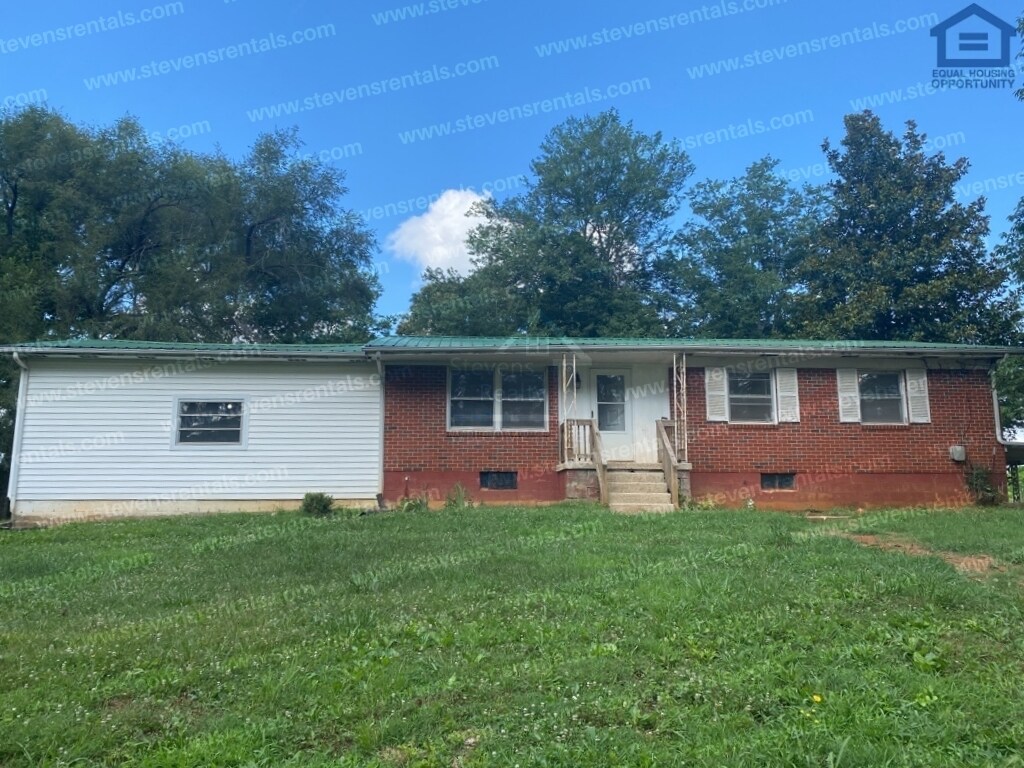 Vast Abode for your Family and Pets House Rental in Sparta, TN