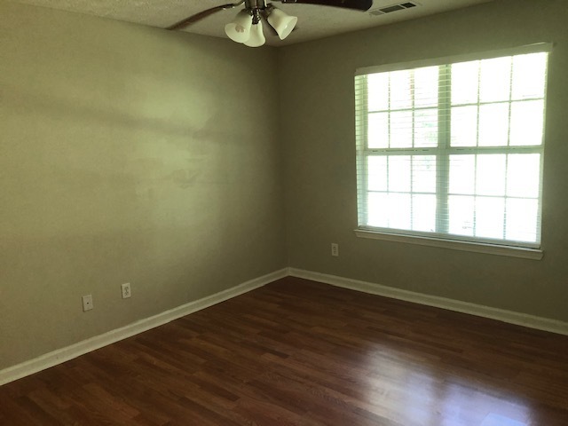 Building Photo - 320 Pleasant Hills Dr