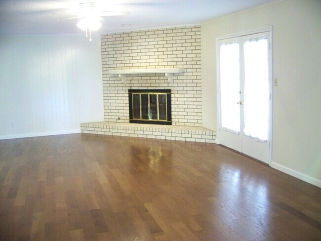 Building Photo - 11 Heatherwood Dr