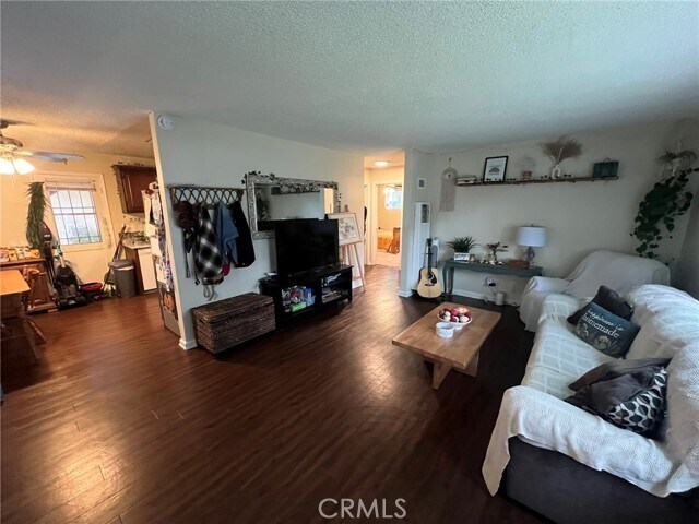 Foto del edificio - 221 N San Gabriel Ave