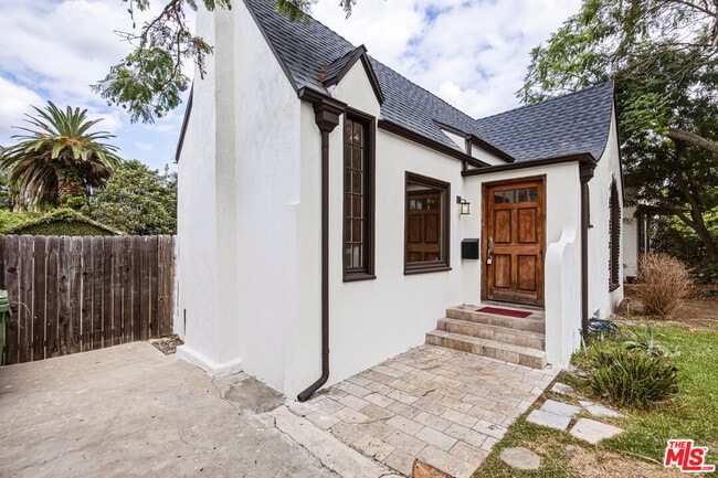 Building Photo - 525 N Crescent Heights Blvd