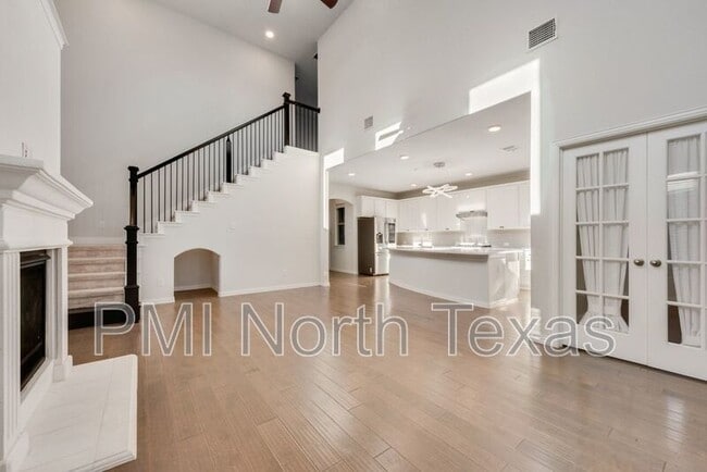 Building Photo - 2028 Miramar Dr