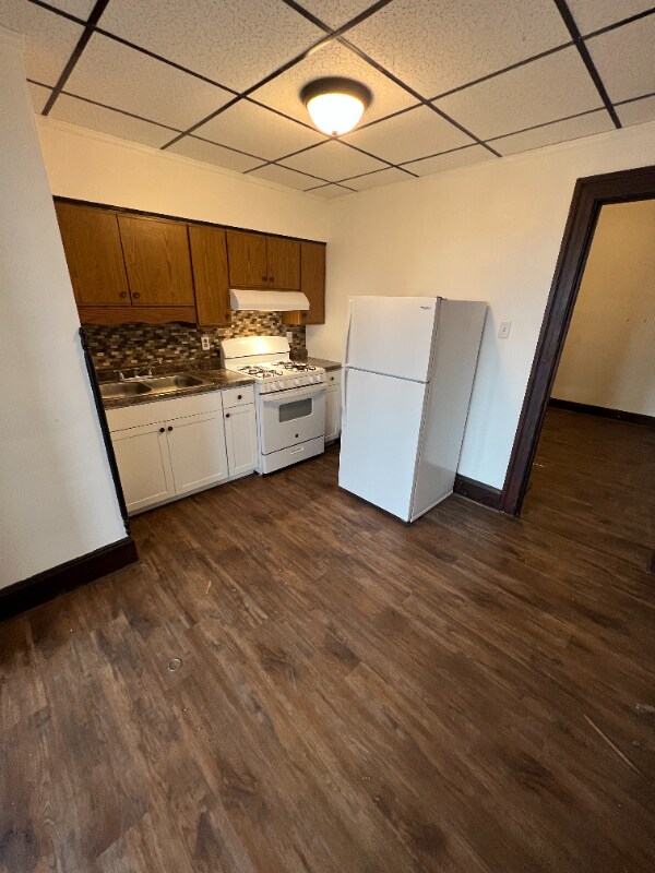 838 Main St Unit 2F, Wheeling, WV 26003 Room for Rent in Wheeling, WV