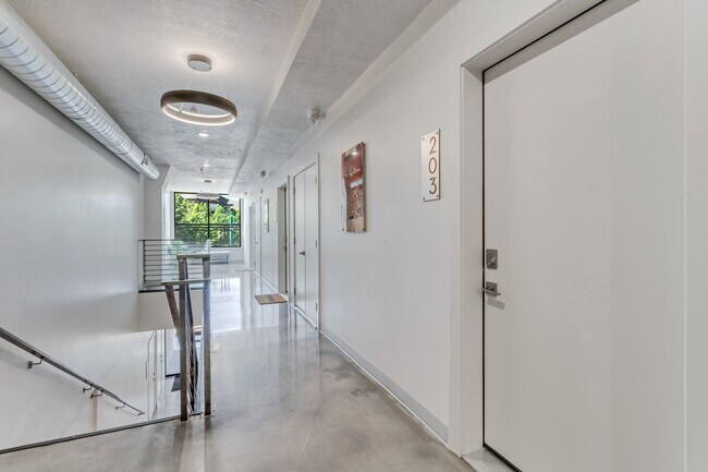 Foto del edificio - 606 W North Temple St