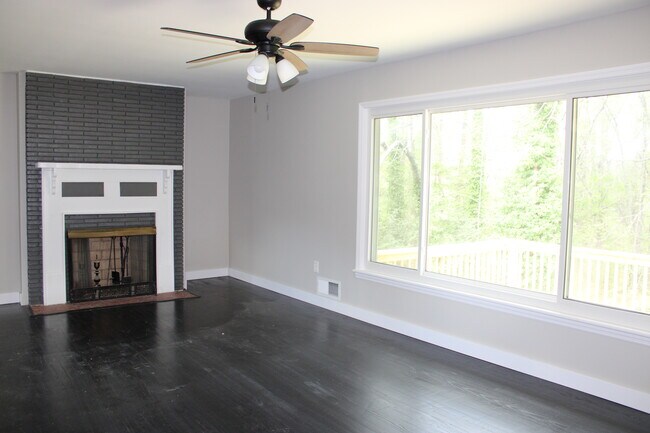 Foto del edificio - 3318 Hilltop Cir