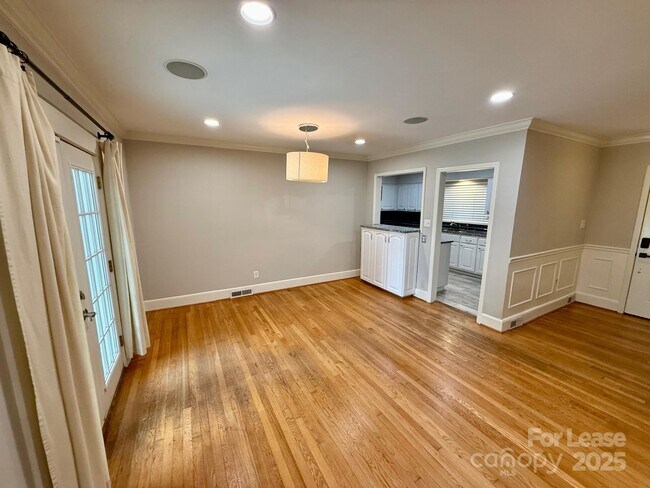 Foto del edificio - 1425 Montford Dr