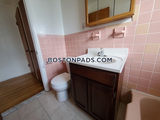 Foto del edificio - 671 River St