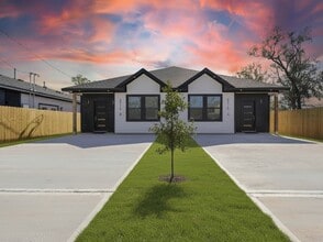 Building Photo - 8216 Locksley Rd