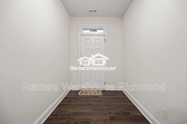 Foto del edificio - 6851 Dunton Rd