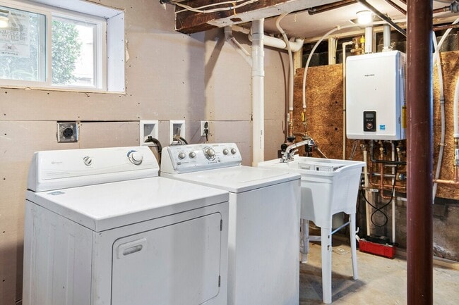 Building Photo - 57 Yale St