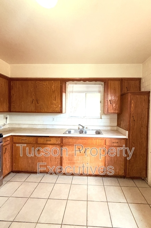 Building Photo - 8922 S Nogales Hwy