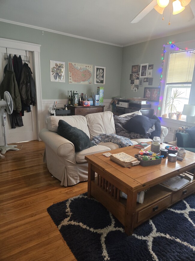 Foto del edificio - 24 Oak Square Ave