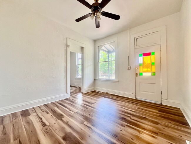 Available immediately. Charming 2 bedroom,... - Available immediately. Charming 2 bedroom,... House