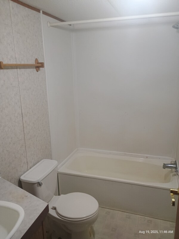 Foto del edificio - 99 Sowell Ave