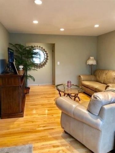 Foto del edificio - 88 Riverview Ct
