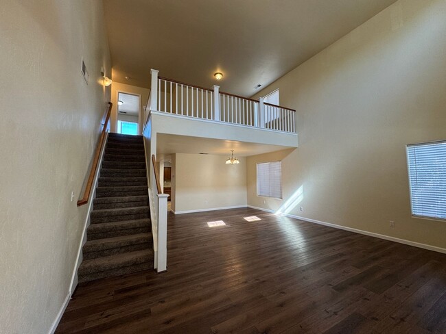 Building Photo - Beautiful home for rent in Visalia