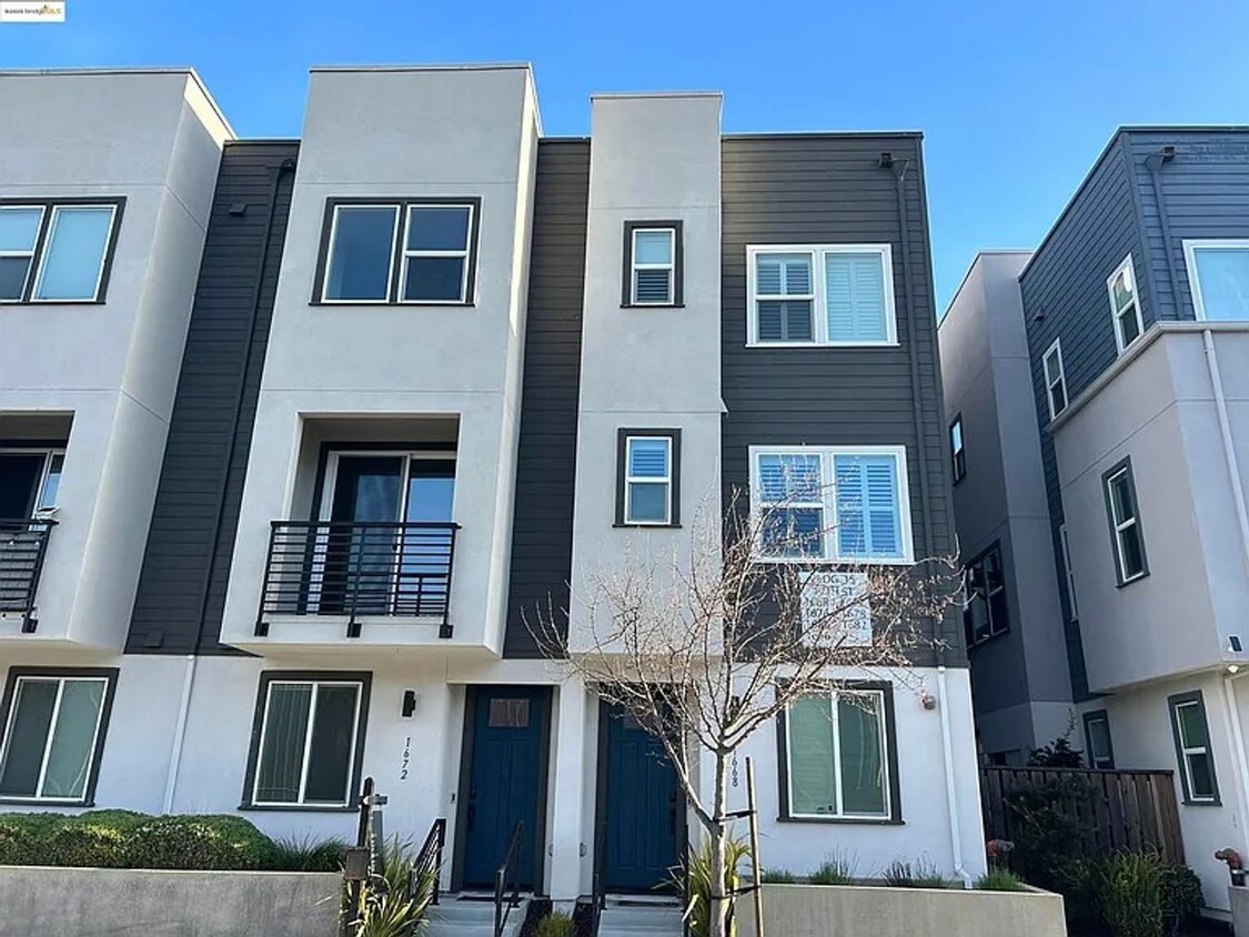 Primary Photo - Modern 2+ Bedroom, 2++ Bathroom Living in ...