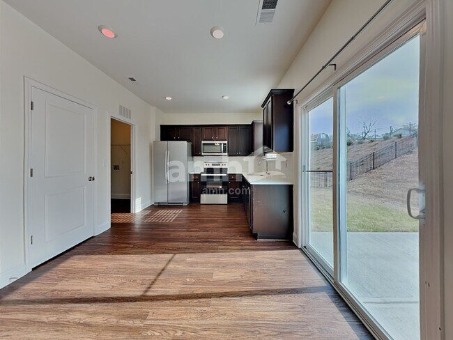 Foto del edificio - 2023 Corey Joseph Dr