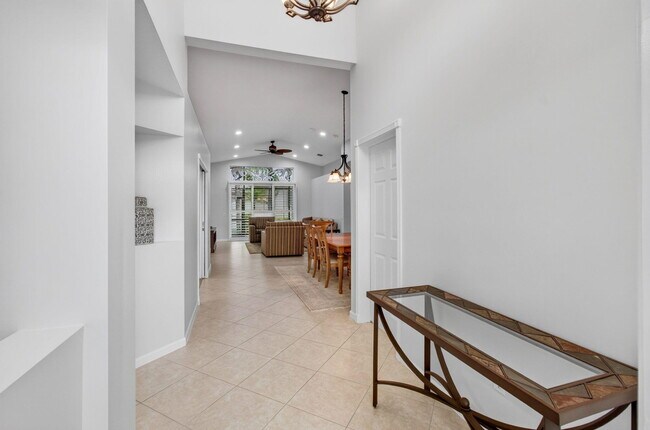 Foto del edificio - 9895 Tallyrand Dr
