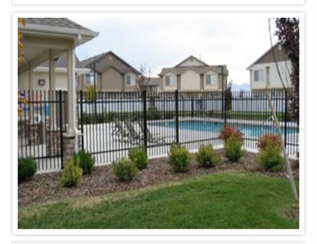 Building Photo - 442 Kent Dr